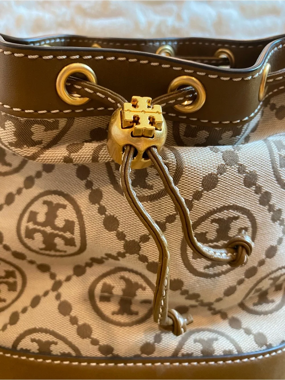 Tory Burch Brown and Cream Logo Drawstring Bucket Shoulder Bag